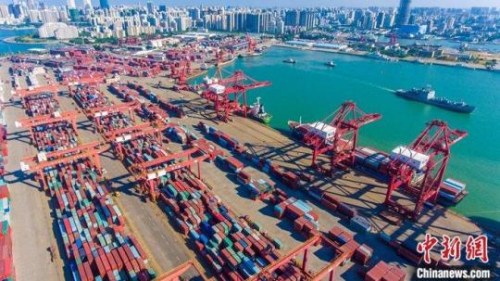 资料图为航拍海口秀英港集装箱码头。<a target='_blank' href='http://www.chinanews.com/'>中新社</a>记者 骆云飞 摄 资料图为航拍海口秀英港集装箱码头。<a target='_blank' href='http://www.chinanews.com/'>中新社</a>记者 骆云飞 摄