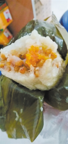 带壳绿豆做的粽子口感更香滑。 带壳绿豆做的粽子口感更香滑。