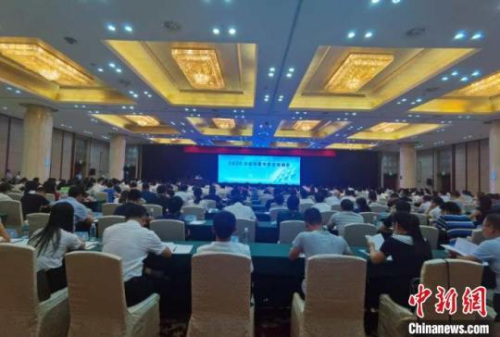7月2日,江西省外事综合服务管理平台上线仪式暨2020年全省外事专管员培训会议在南昌举行。 陈章军 摄 7月2日,江西省外事综合服务管理平台上线仪式暨2020年全省外事专管员培训会议在南昌举行。 陈章军 摄