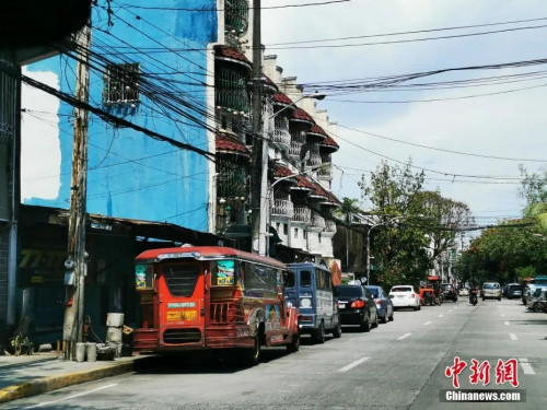 8月4日，菲律宾首都大马尼拉地区(NCR)和附近几省重返“改良性强化社区隔离(MECQ)”。在马尼拉顶级商圈绿带，餐厅门可罗雀。<a target='_blank' href='http://www.chinanews.com/'>中新社</a>记者 关向东 摄