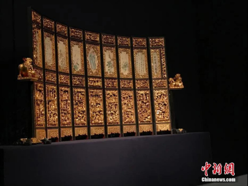 资料图：熏香炉、神椅轿、糖枋架等潮州木雕作品。<a target='_blank' href='http://www.chinanews.com/'>中新社</a>记者 许青青 摄