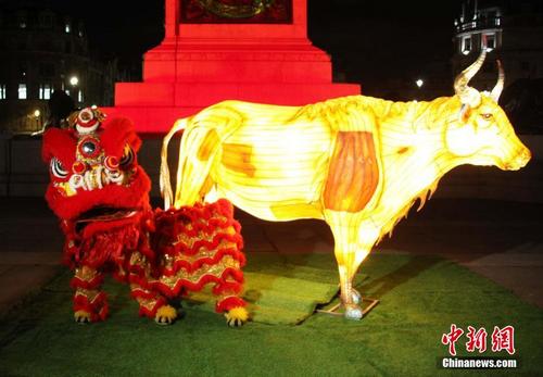 伦敦点亮“中国新年灯光秀”