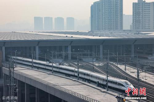 亚洲最大铁路枢纽客站北京丰台站开通运营 首趟列车发车