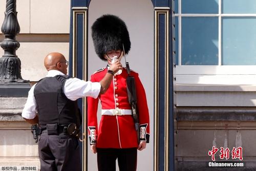 英国发布首个极端高温红色预警 进入国家紧急状态