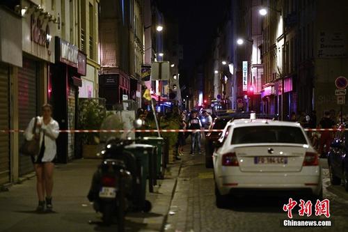 法国巴黎一家咖啡馆发生枪击事件 已致1死4伤