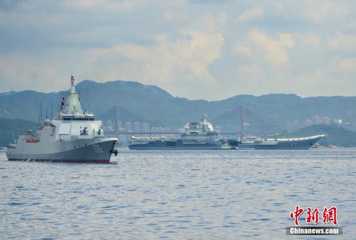 中国人民解放军海军山东舰编队抵达香港