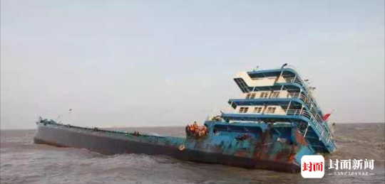 中国船长在货船倾覆前救下7名船员获国际奖项