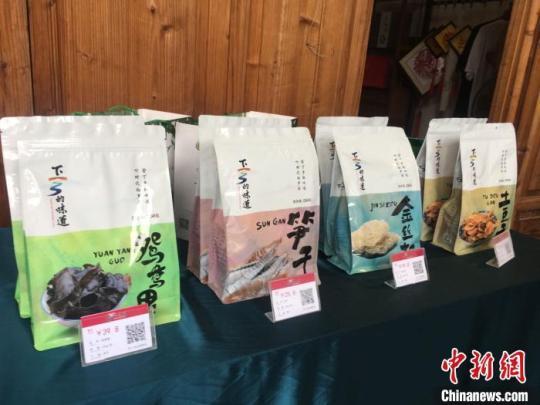 展出的“下乡的味道”农特产品。　林春茵 摄