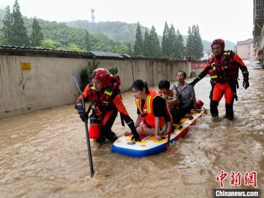 “烟花”环流范围超“利奇马”浙江转移人员超10万人