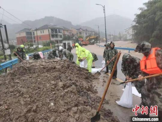 “烟花”来袭前：浙江杭州的“援”与“暖”