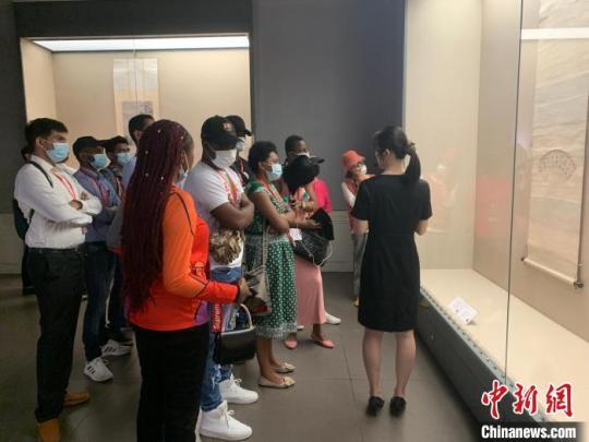 21国60余位国际友人南昌感受中国传统“中秋味”