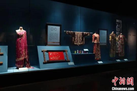 资料图：2020年12月，广东省博物馆展出外销画、丝绸布匹、手绘丝绸、家居用品、服装饰品等共211件展品。黄苏哲 摄
