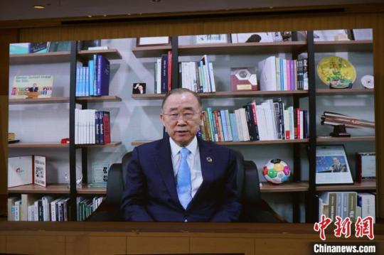 当地时间27日，“2021年中韩友好城市论坛”在韩国大邱举行。联合国前秘书长潘基文通过视频致辞。　刘旭 摄