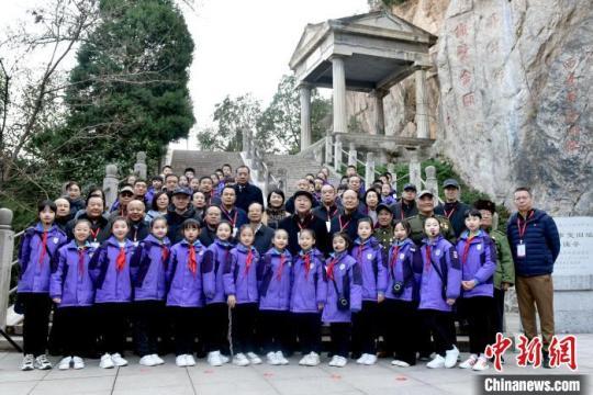 图为活动现场合影。　华清宫 供图
