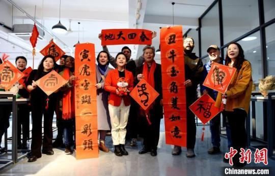 “千年瓷都”江西景德镇留学生的欢乐中国年