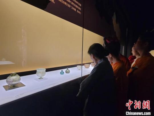 丝路琉光——从地中海到长安的古代玻璃艺术展亮相西安