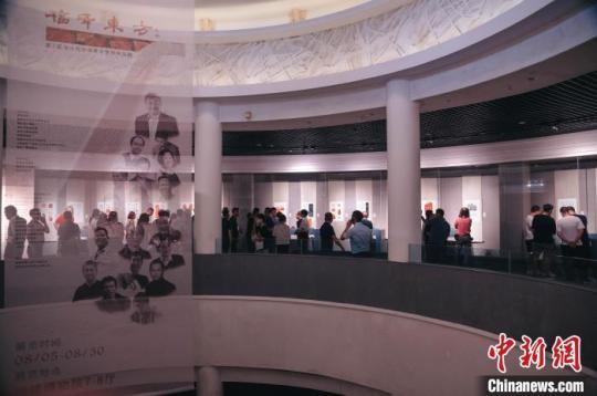 “福泽东方”第七届海峡两岸中青年篆刻作品展在福建博物院开幕。　李南轩 摄
