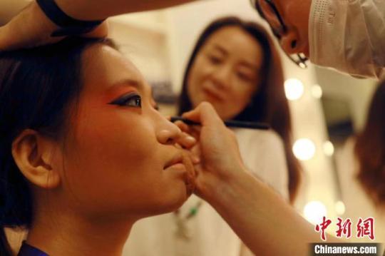 近30名台湾青年在安徽安庆体验黄梅戏文化