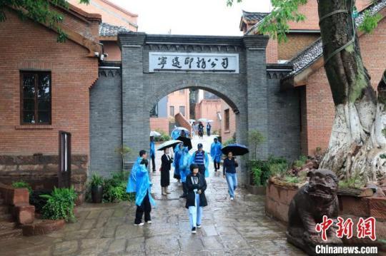海外华媒代表参观建昌古城。　王磊 摄