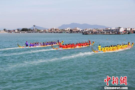 龙舟比赛现场。(陈路路