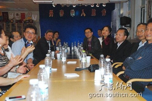 访问团与丹麦主要华侨华人社团代表座谈