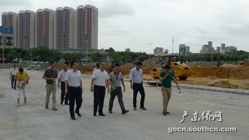 调研组在湛江考察侨资企业建设项目----东盟国际建材中心