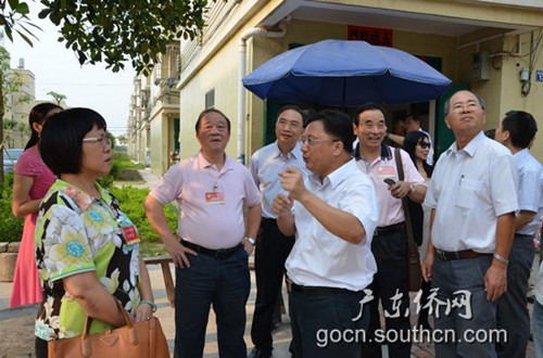 中国侨网视察团一行考察潼湖华侨农场危房改造项目奖侨安花园