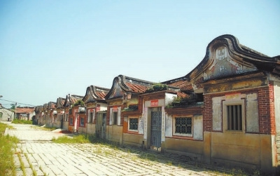 中国侨网 沧桑中透着大气的古厝。