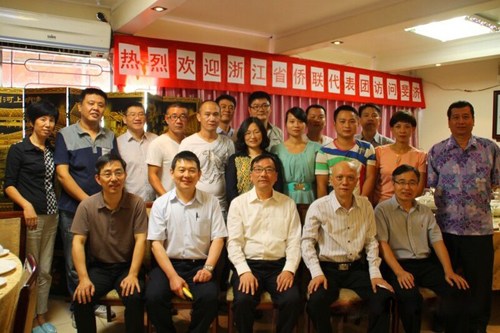 中国侨网代表团与斐济华人文化体育协会、浙江籍侨胞合影