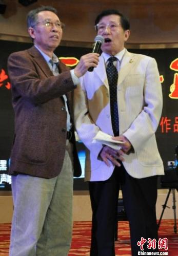 中国侨网李自立(右一)与彭民雄在一起(王志升 摄)
