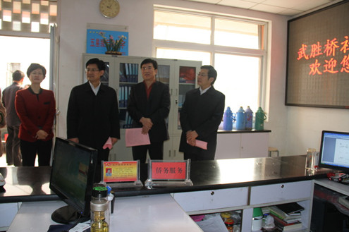 中国侨网山东省侨办主任刘方会在济宁武胜社区调研社区侨务工作。