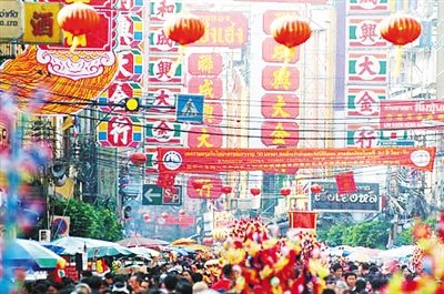 中国侨网泰国的春节,俨然就是中国年的“翻版”,“年味”丝毫不逊国内。