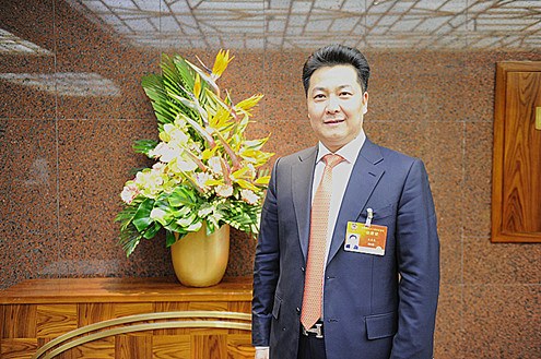 中国侨网政协委员朱奕龙