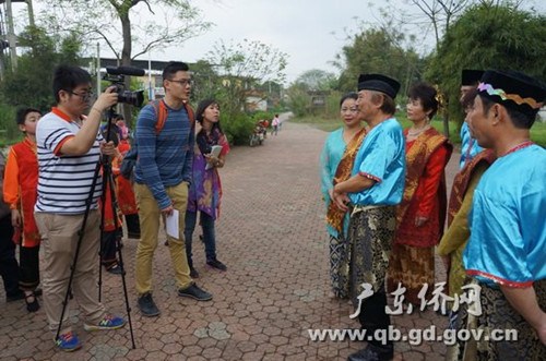 中国侨网采访侨友歌舞队的印尼归侨