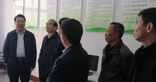中国侨网孙西忠在济宁市任城区杜屯社区侨爱服务中心调研。