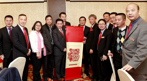 中国侨网北京市侨办主任刘春锋接待加拿大华人社团联席会访京代表团。国侨办国外司副司长林旭也出席了接待活动。