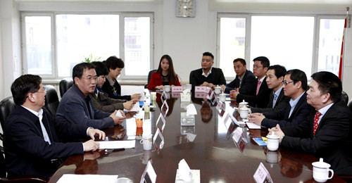 中国侨网北京市侨办与德国访京代表团座谈。