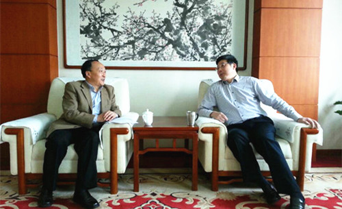 中国侨网甘肃省外侨办副主任樊向勤拜会国侨办副主任庄荣文,汇报并对接侨务。