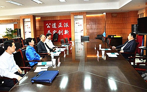 中国侨网安徽省侨联党组成员、专职副主席兼秘书长杨冰与淮北市委常委、组织部长、常务副市长沈光继座谈。