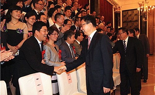 上海市第十一次归侨侨眷代表大会开幕，参会领导会见与会代表、特邀代表以及海外及港澳嘉宾。