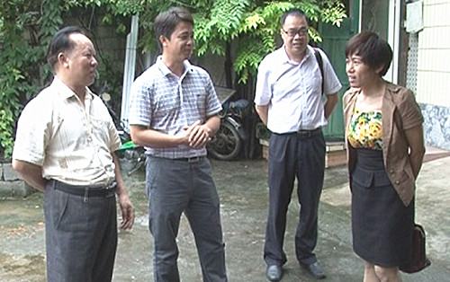 图为来宾市侨联主席文上乾(左一)、副主席凌茂同(右二)在合山市政府副市长王莅(右一)的陪同下进行调研活动。