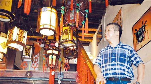 李仰东最大心愿是将宫灯申请为国家非物质文化遗产。