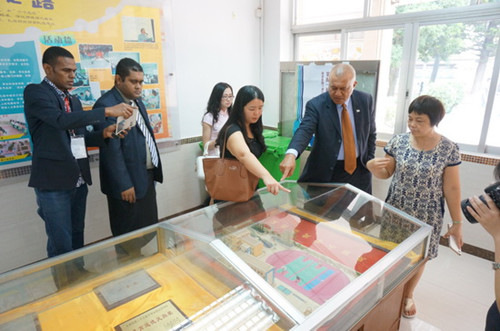 参观岚田学校