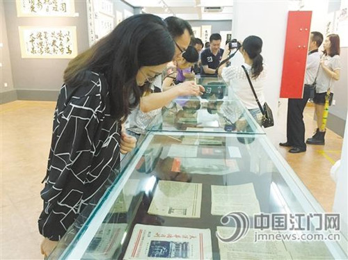 9月21日，纪念五邑华侨抗战系列展览在广东江门东湖白沙艺苑展出。