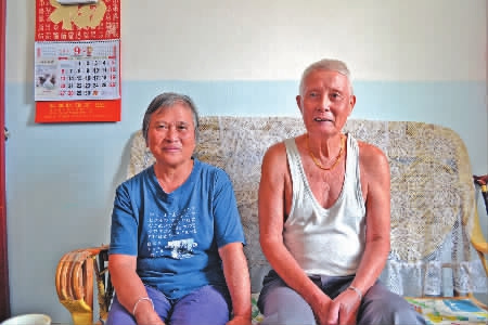 许长林夫妇相濡以沫,脸上洋溢着喜悦与满足。