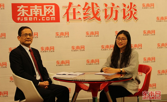 福建省人民政府侨务办公室主任杨辉(左)做客东南网演播厅。