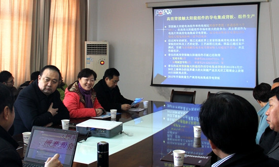 中国侨联党组成员、副主席康晓萍在蚌埠市侨资企业普乐新能源(蚌埠)有限公司调研。