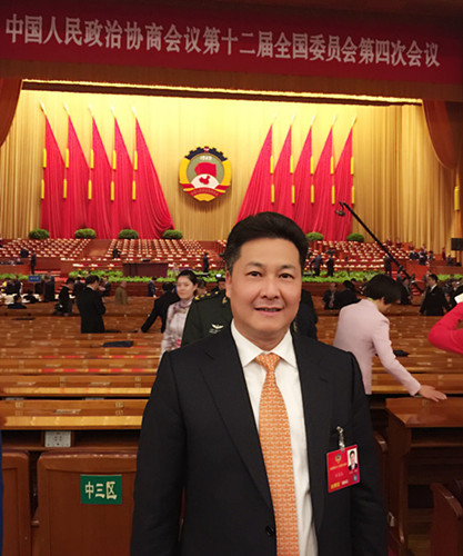全国政协委员,中国侨联副主席朱奕龙。