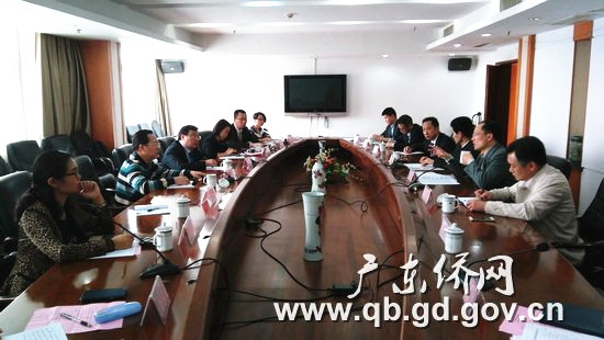 4月13日上午,广东省侨办在浙江省外侨办学习交流(左二为广东省侨办副主任郑建民,右二为浙江省外侨办副主任陈安)