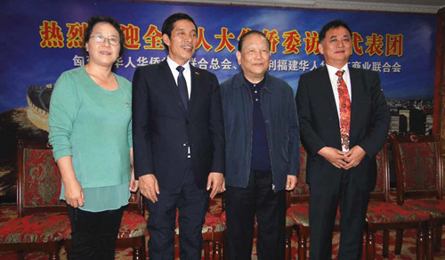 全国人大华侨委主任白志健(右2)与匈华总会主席余美明(左2)、匈牙利福建商会会长刘文建